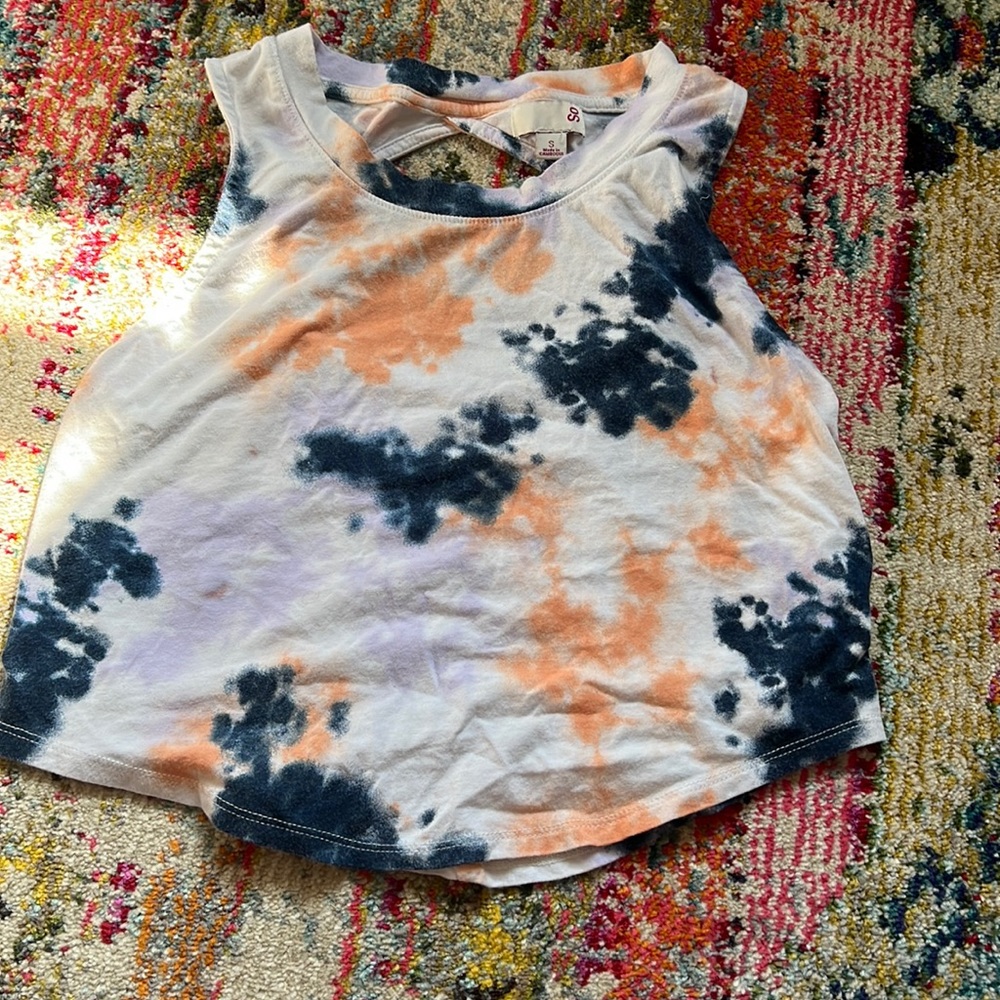 Cute active top for working out